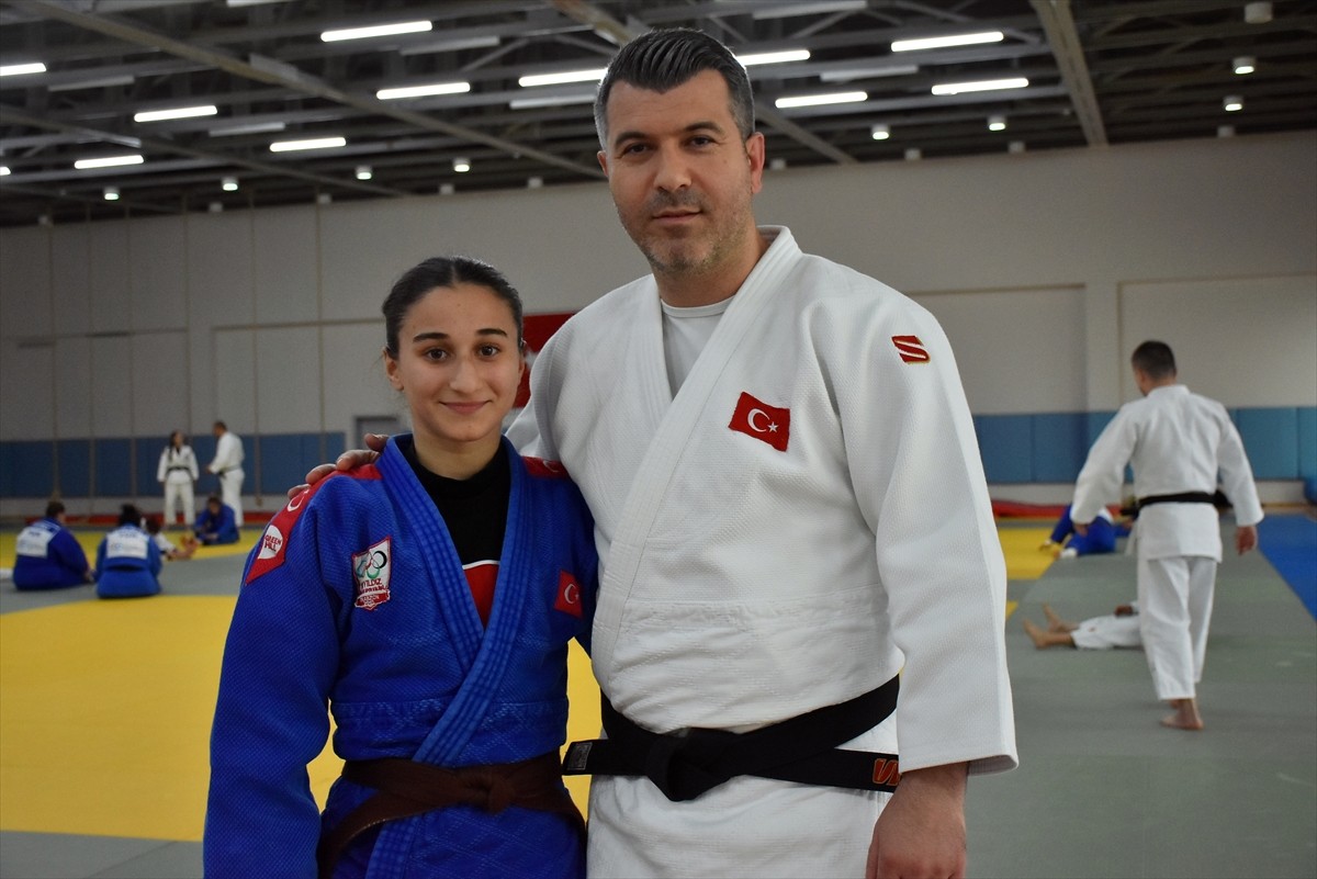 Ümitler Avrupa Judo Kupası'nda altın madalya kazanan Yağmur Yılmaztürk, daha büyük başarılar için...