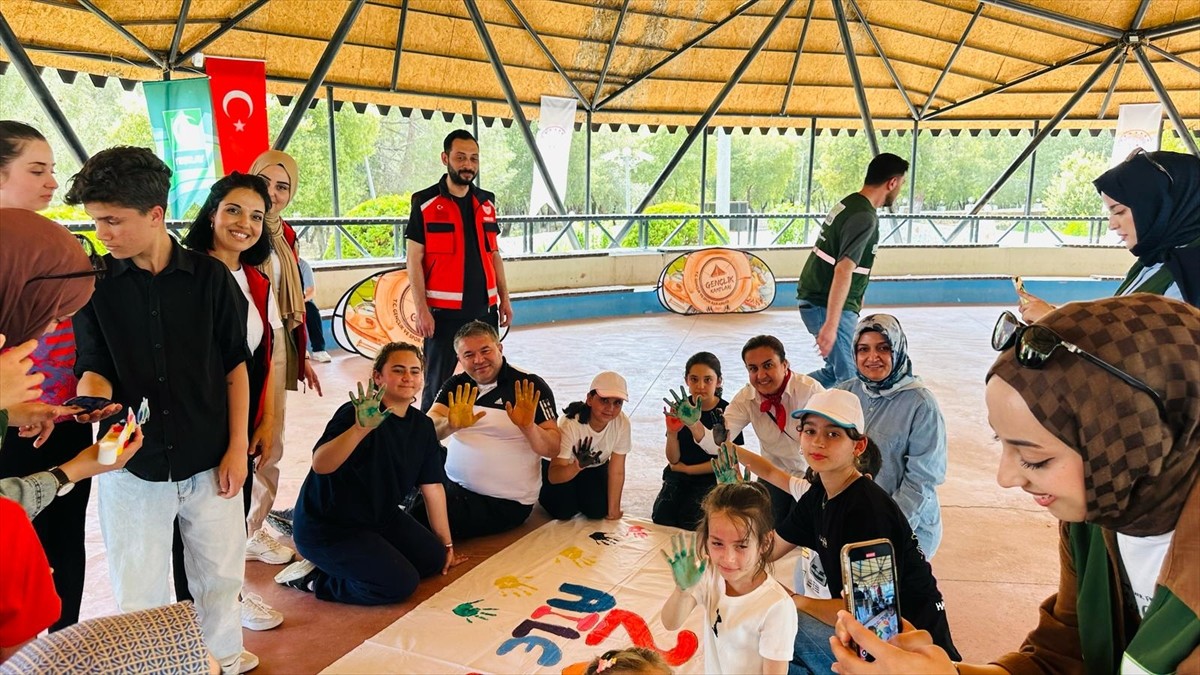 Yeşilay Osmaniye Şubesince ailelere yönelik "Dijital Detoks Kampı" düzenlendi. Kampta çocuklar ve...