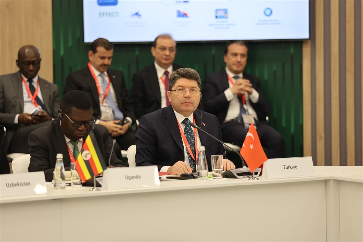 Adalet Bakanı Yılmaz Tunç, Rusya Federasyonu'nda düzenlenen "13. St. Petersburg Uluslararası Hukuk...