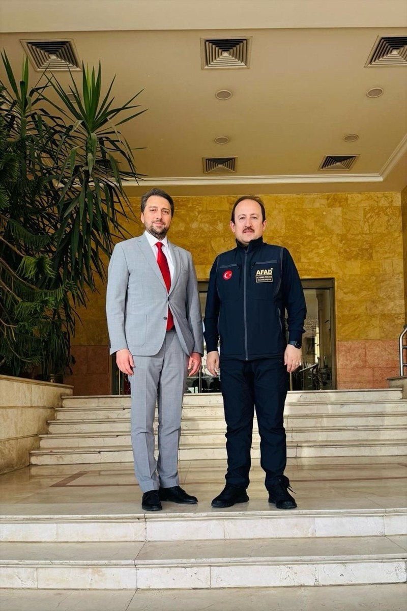 Afet ve Acil Durum Yönetimi (AFAD) Başkanı Ali Hamza Pehlivan, Halep'te Vali Azzam el-Garib'i...
