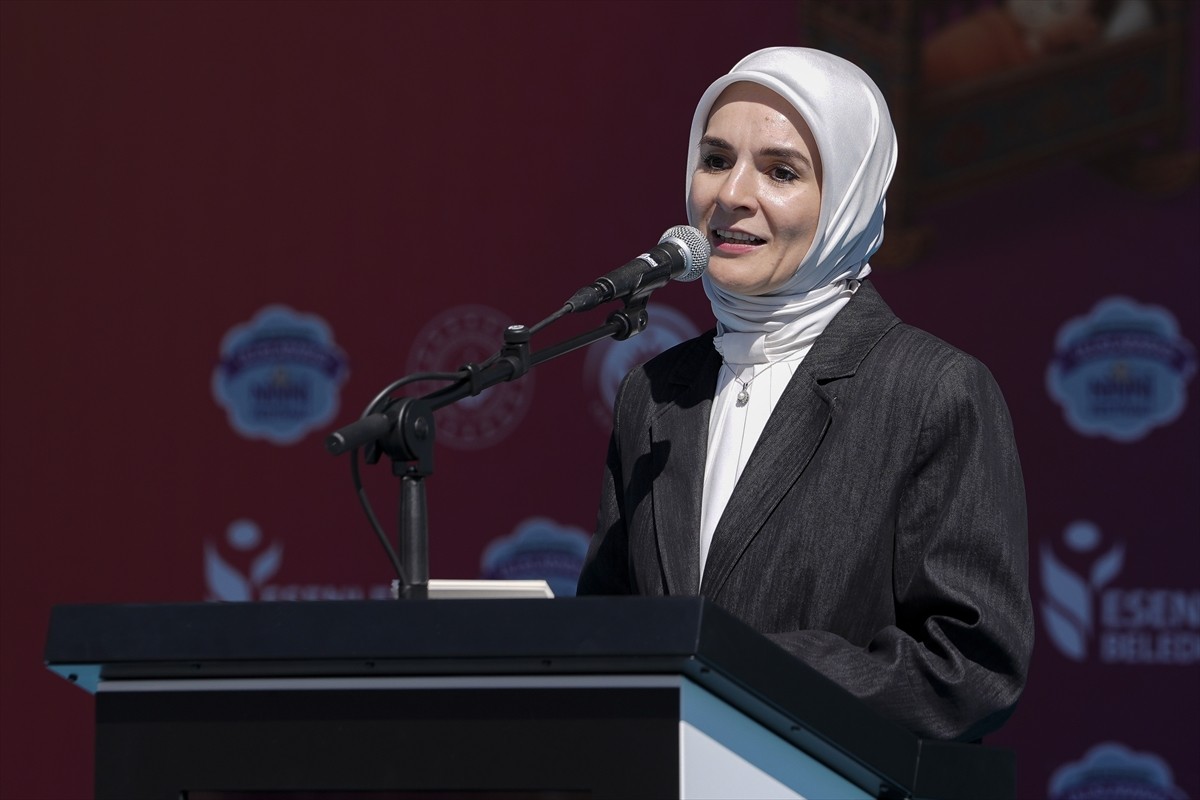 Aile ve Sosyal Hizmetler Bakanı Mahinur Özdemir Göktaş, Esenler Belediyesi tarafından 15 Temmuz...