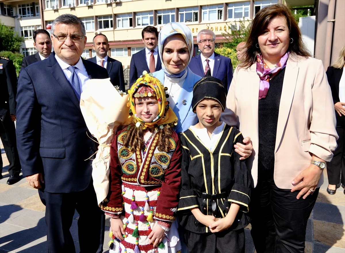 Aile ve Sosyal Hizmetler Bakanı Mahinur Özdemir Göktaş, Sinop’ta, AK Parti İl Başkanlığını ziyaret...