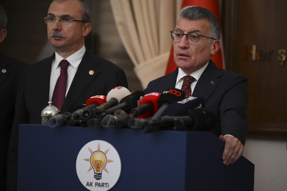 AK Parti Grup Başkanı Abdullah Güler (sağ 2), TBMM Adalet Komisyonu Başkanvekili ve AK Parti...