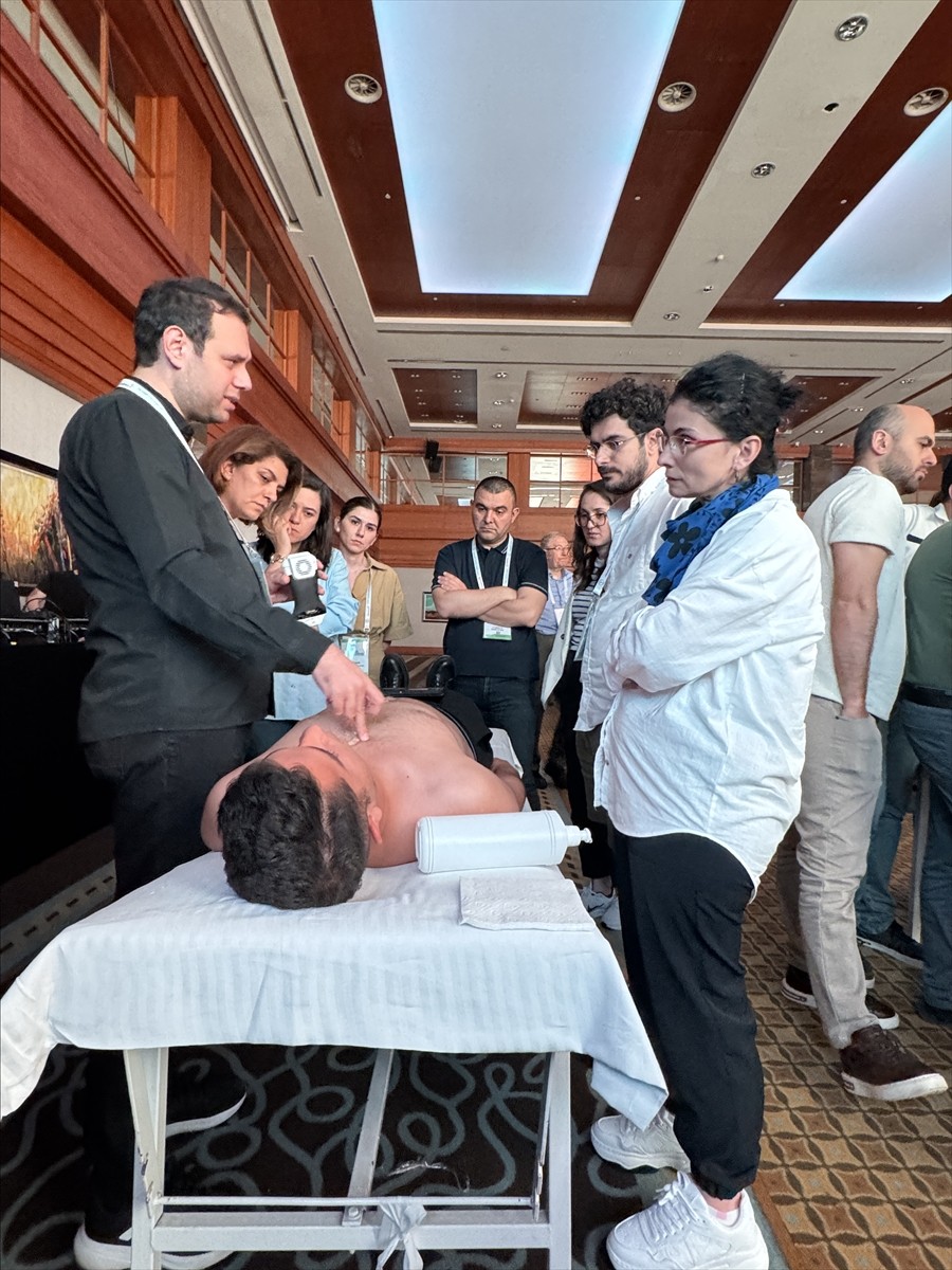 Antalya'da bu yıl 1500 bilim insanın katılımıyla 4'üncü düzenlenen "Ulusal Dahiliye Kongresi"nde...