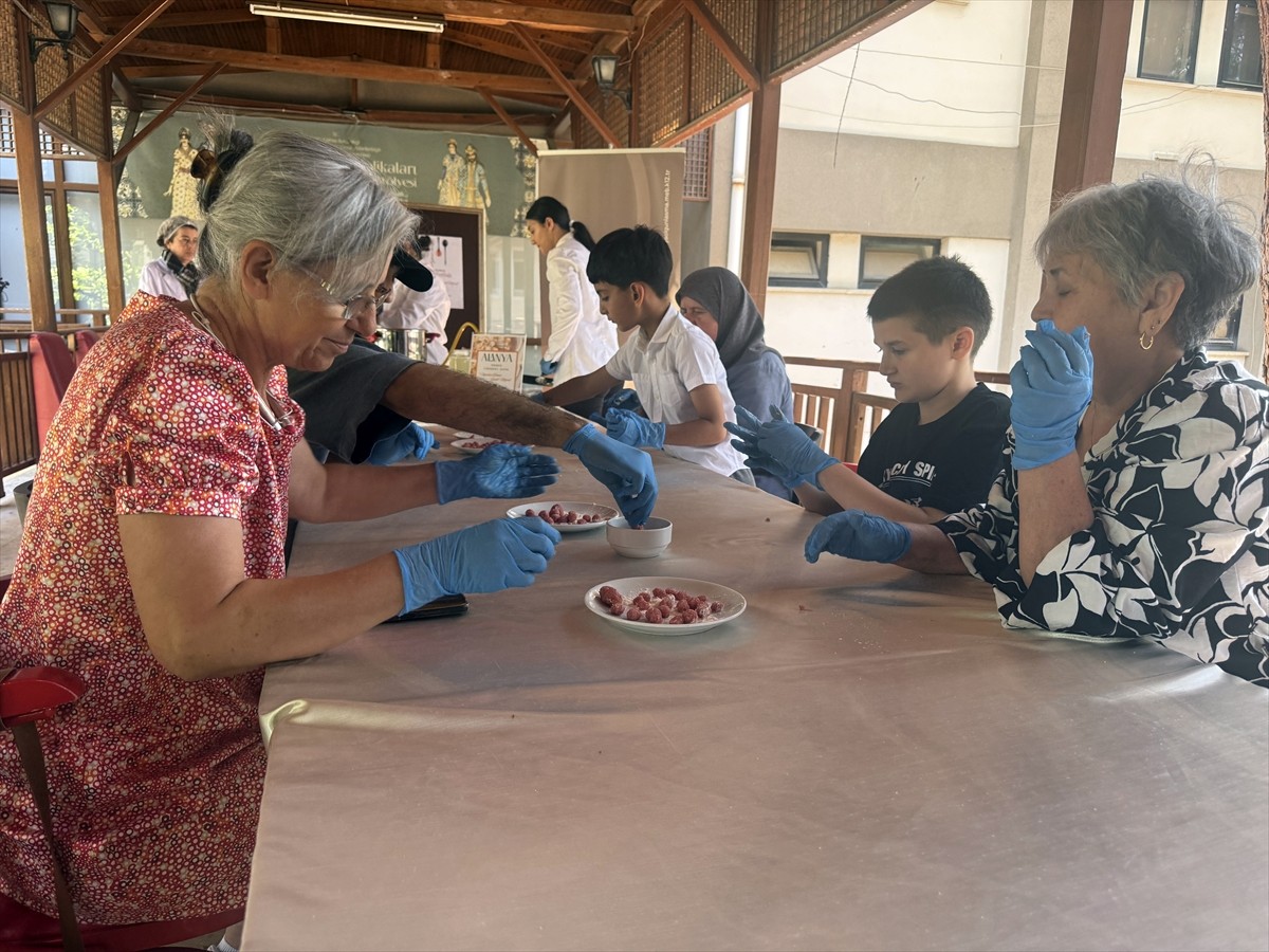 Antalya Olgunlaşma Enstitüsü tarafından Konyaaltı ilçesindeki Mehmet Zeki Balcı Yerleşkesi'nde...