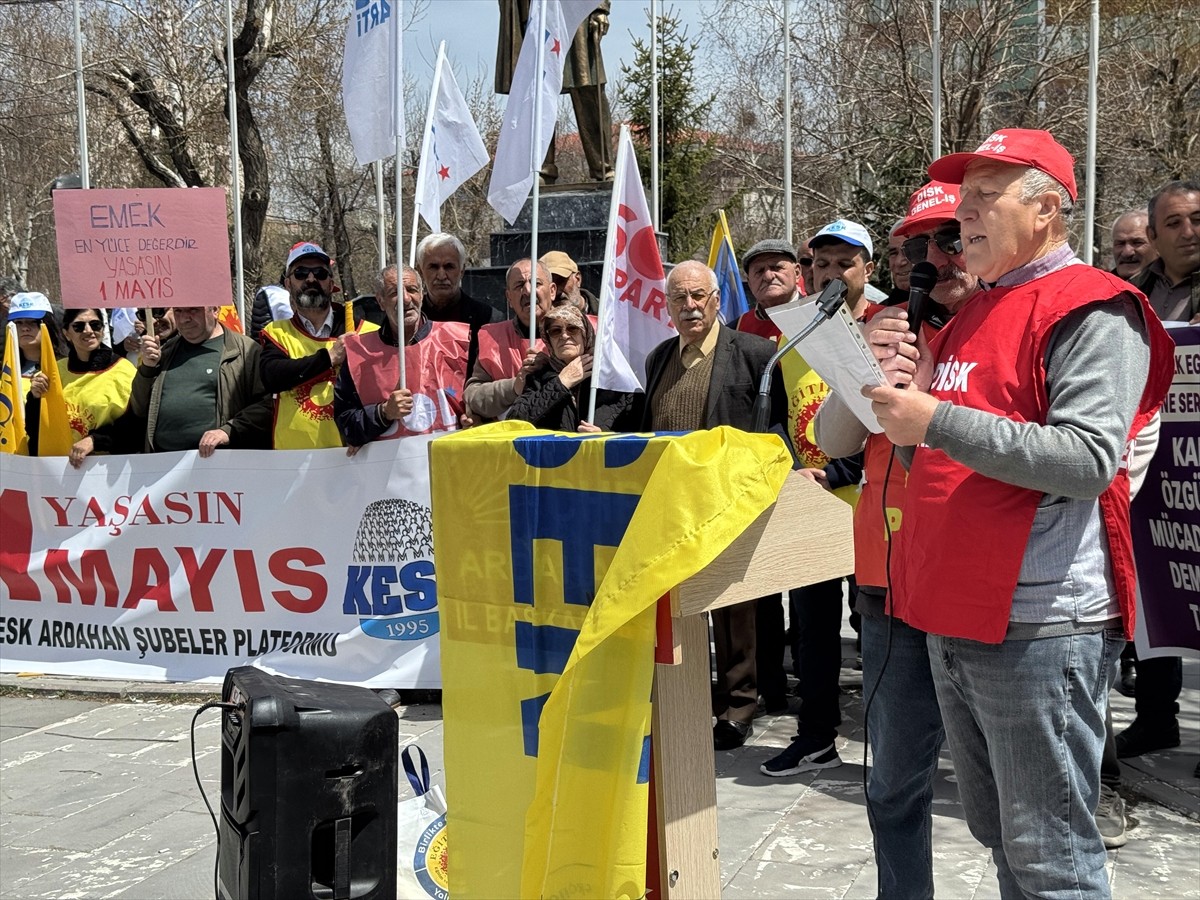 Ardahan'da 1 Mayıs Emek ve Dayanışma Günü dolayısıyla Milli Egemenlik Parkı'nda kutlama programı...