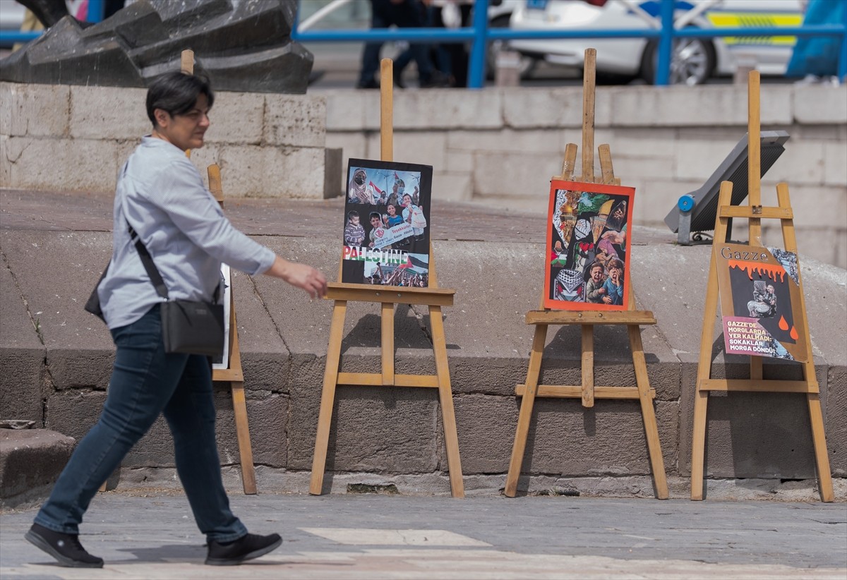 Artvin Çoruh Üniversitesi Görsel İletişim Tasarımı Bölümü Öğretim Üyesi Dr. Kemal Sağlam, Ulus'ta...