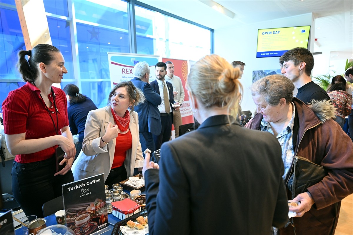 Avrupa'da birlik fikrine hayat veren Schuman Bildirisi'nin yıl dönümünü ifade eden Avrupa Günü...