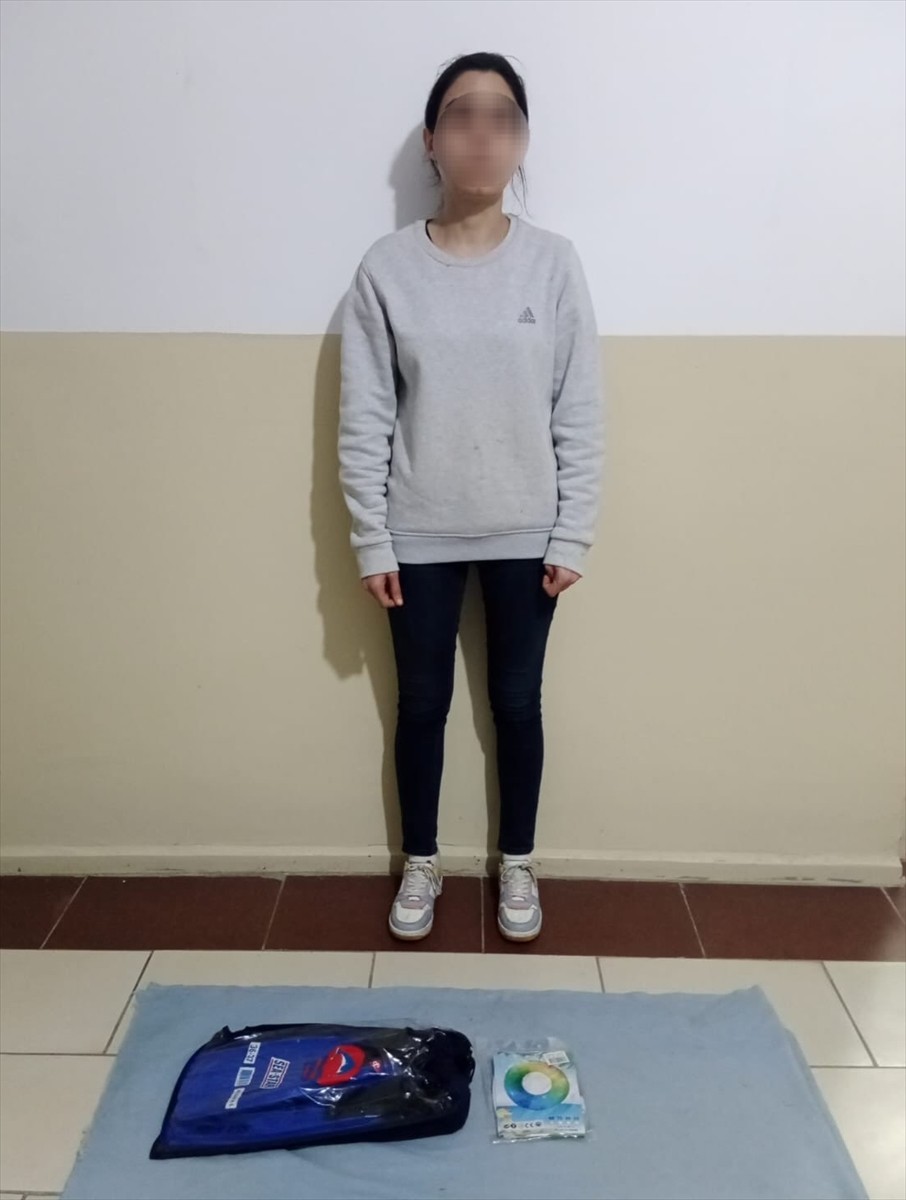 Aydın'ın Kuşadası ilçesinde yüzerek Yunan adalarına geçmek isteyen düzensiz göçmen...