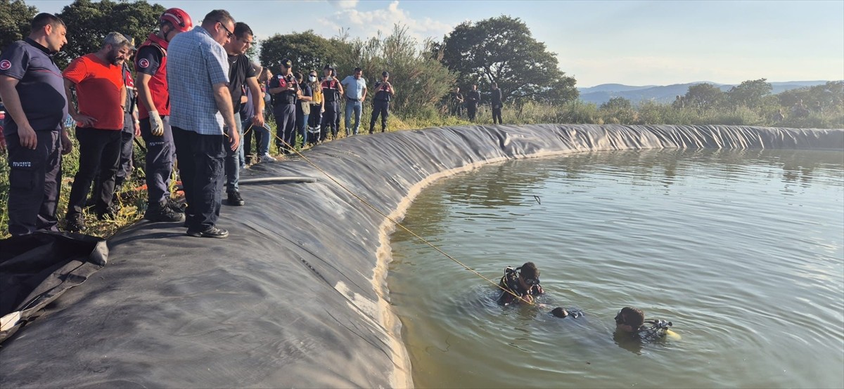 Balıkesir'in Susurluk ilçesinde, sulama göletinde erkek cesedi bulundu.