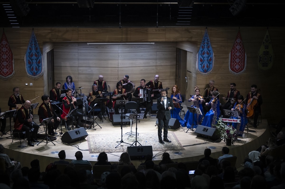 Başkentte, "Retro Azerbaycan Mahnıları" konseri düzenlendi. CSO Ada Ankara'daki konserde Ankara...