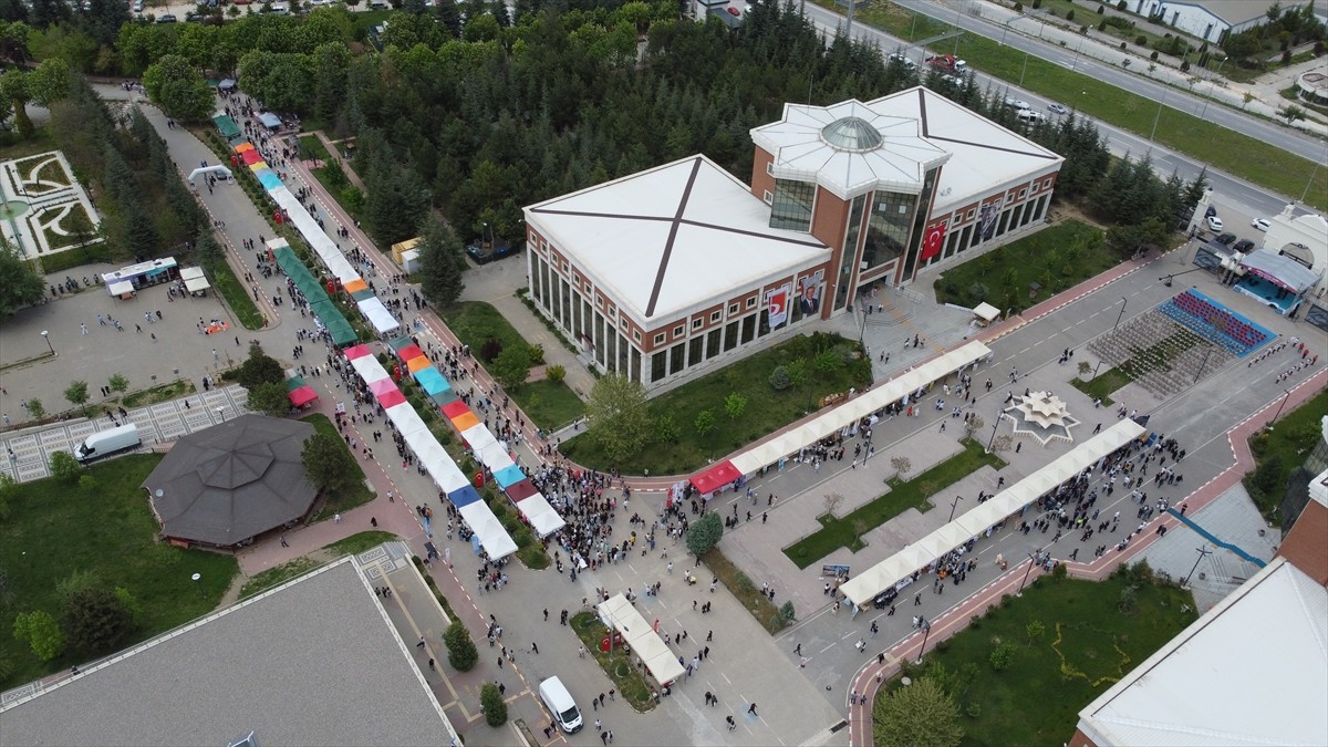 Bilecik Şeyh Edebali Üniversitesince (BŞEÜ), bu yıl 3'üncüsü düzenlenen "Bilim ve Kültür...