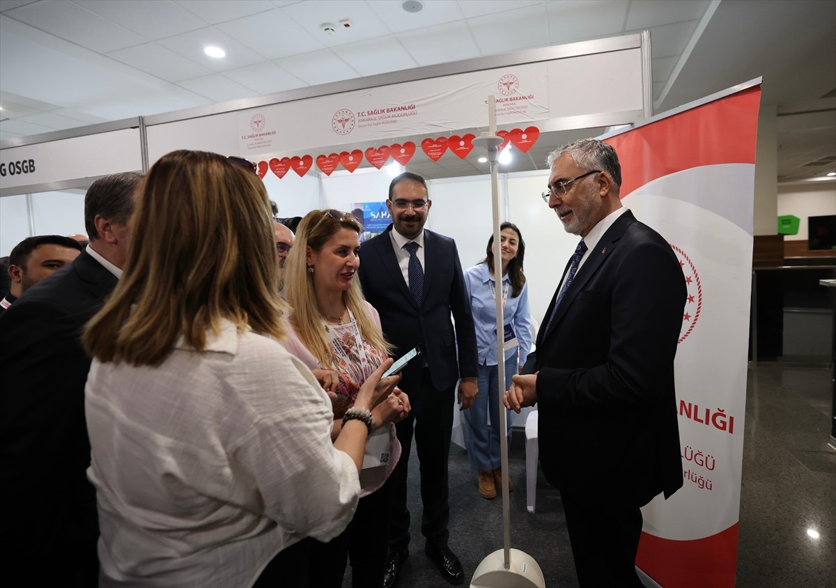 Çalışma ve Sosyal Güvenlik Bakanı Vedat Işıkhan, Sağlık Bakanlığı tarafından başlatılan "İdeal...