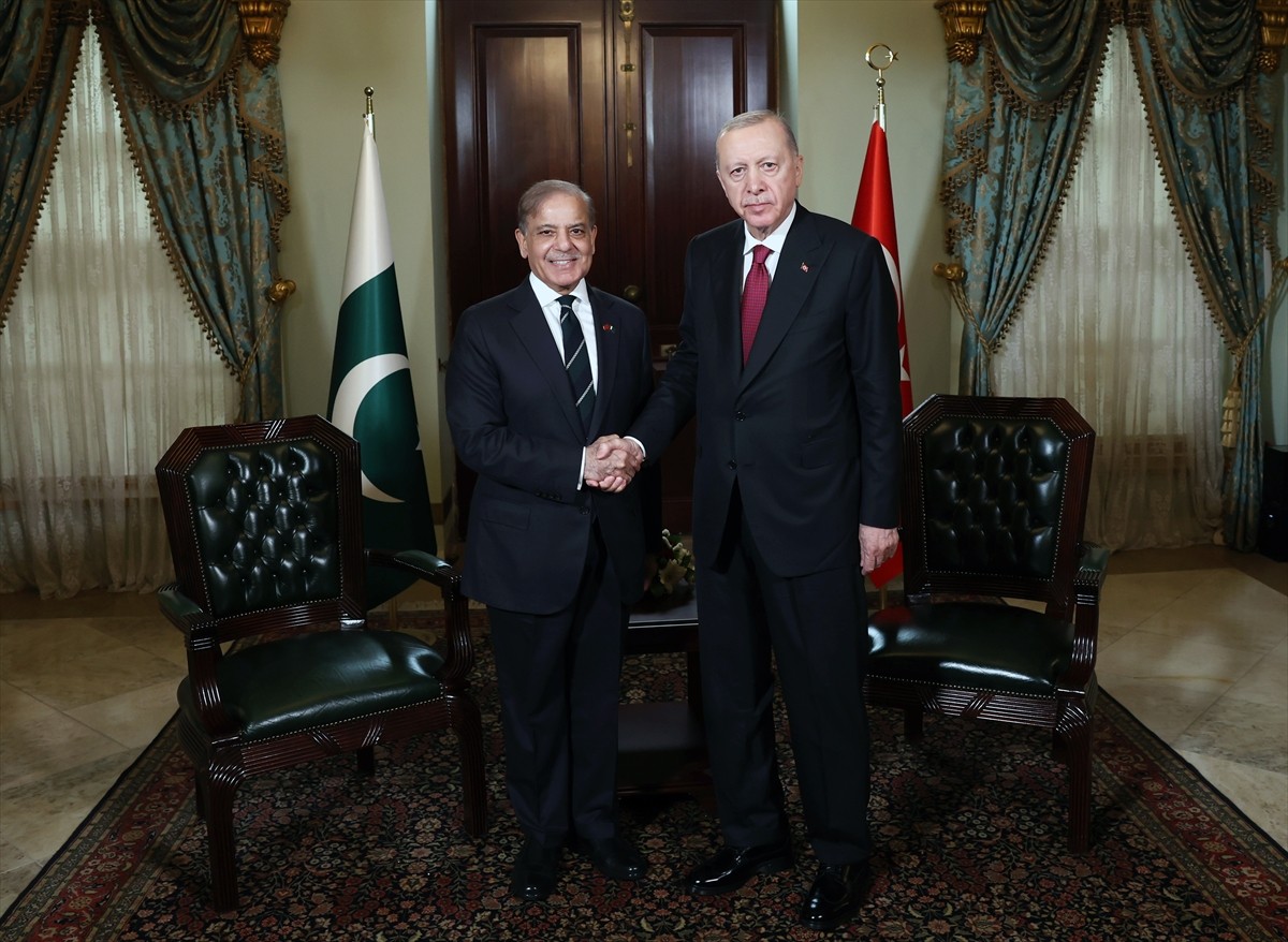 Cumhurbaşkanı Recep Tayyip Erdoğan, Pakistan Başbakanı Şahbaz Şerif'i kabul etti. Cumhurbaşkanı...