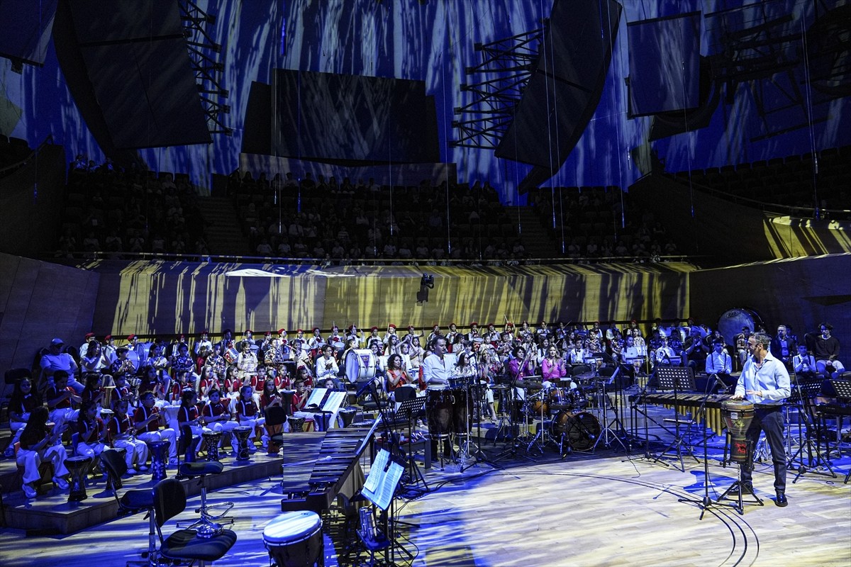 Cumhurbaşkanlığı Senfoni Orkestrası (CSO) sanatçısı Dinçer Özer'in öncülüğünde düzenlenen 19....
