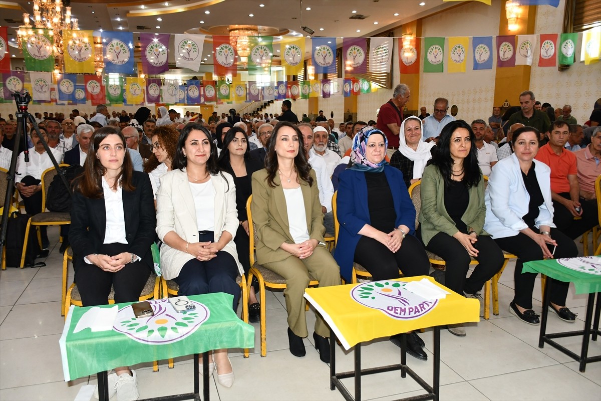 DEM Parti Eş Genel Başkanı Tülay Hatimoğulları, Batman'da bir düğün salonunda düzenlenen...