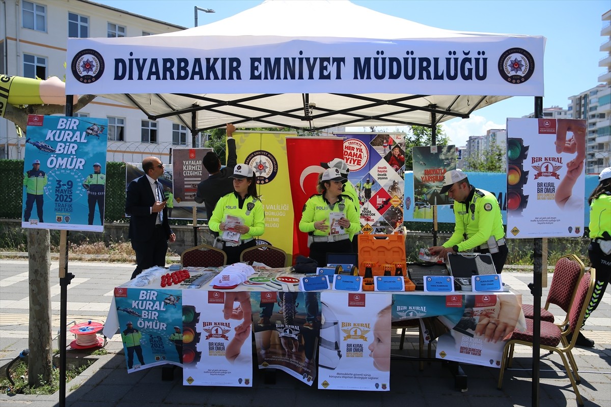 Diyarbakır'da "Karayolu Trafik Güvenliği Haftası" dolayısıyla etkinlik gerçekleştirildi.