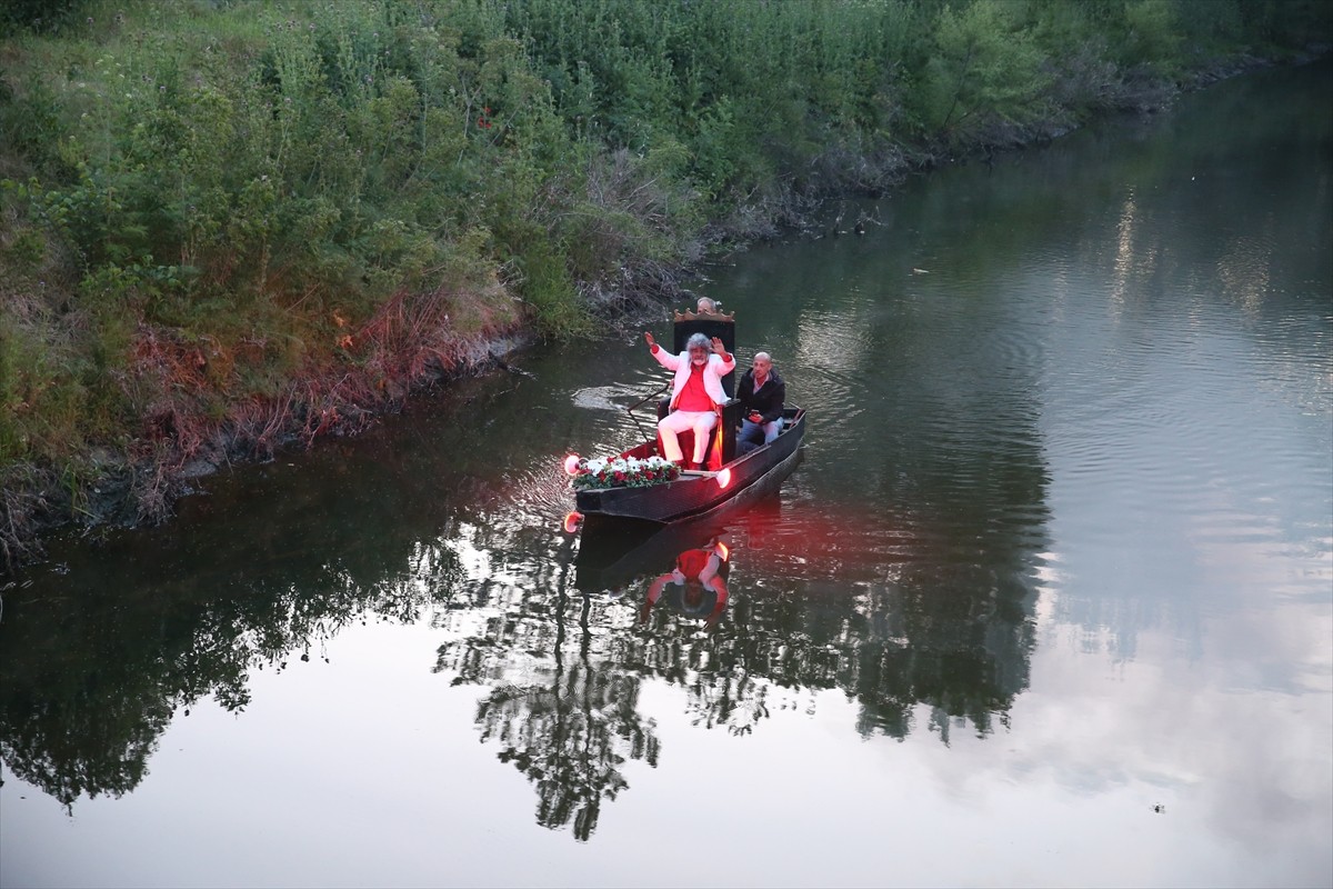 Edirne'de Kakava ve Hıdırellez Şenlikleri, "Baba Fingo" efsanesinin Tunca Nehri'nde...