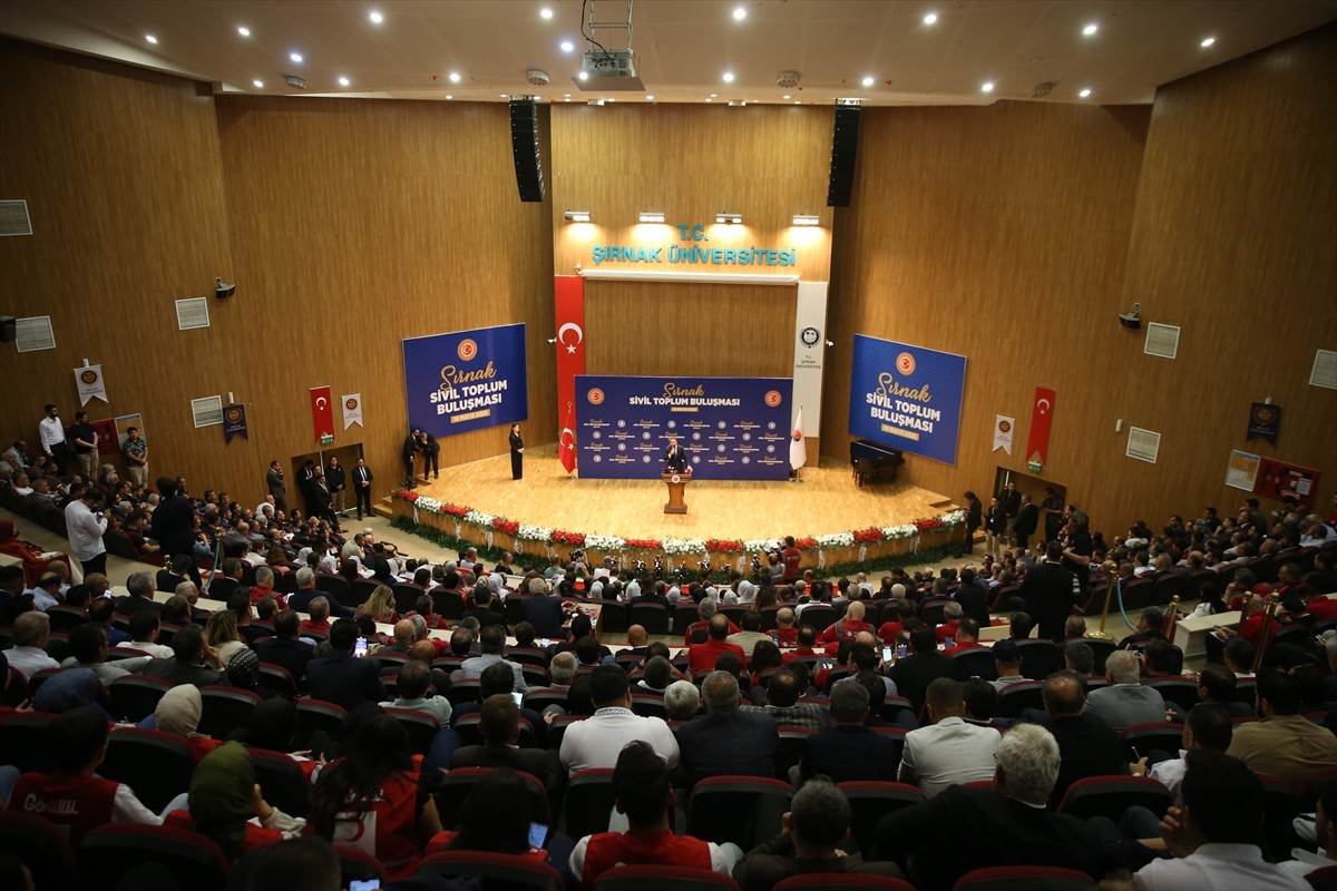 Enerji ve Tabii Kaynaklar Bakanı Alparslan Bayraktar, Şırnak Üniversitesi Konferans Salonu'nda...