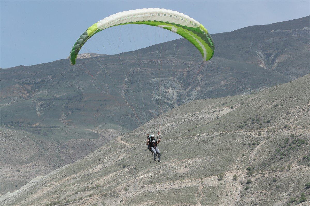 Erzincan Aile ve Sosyal Hizmetler Müdürlüğü, engellilere yönelik yamaç paraşütü ve ATV turu...