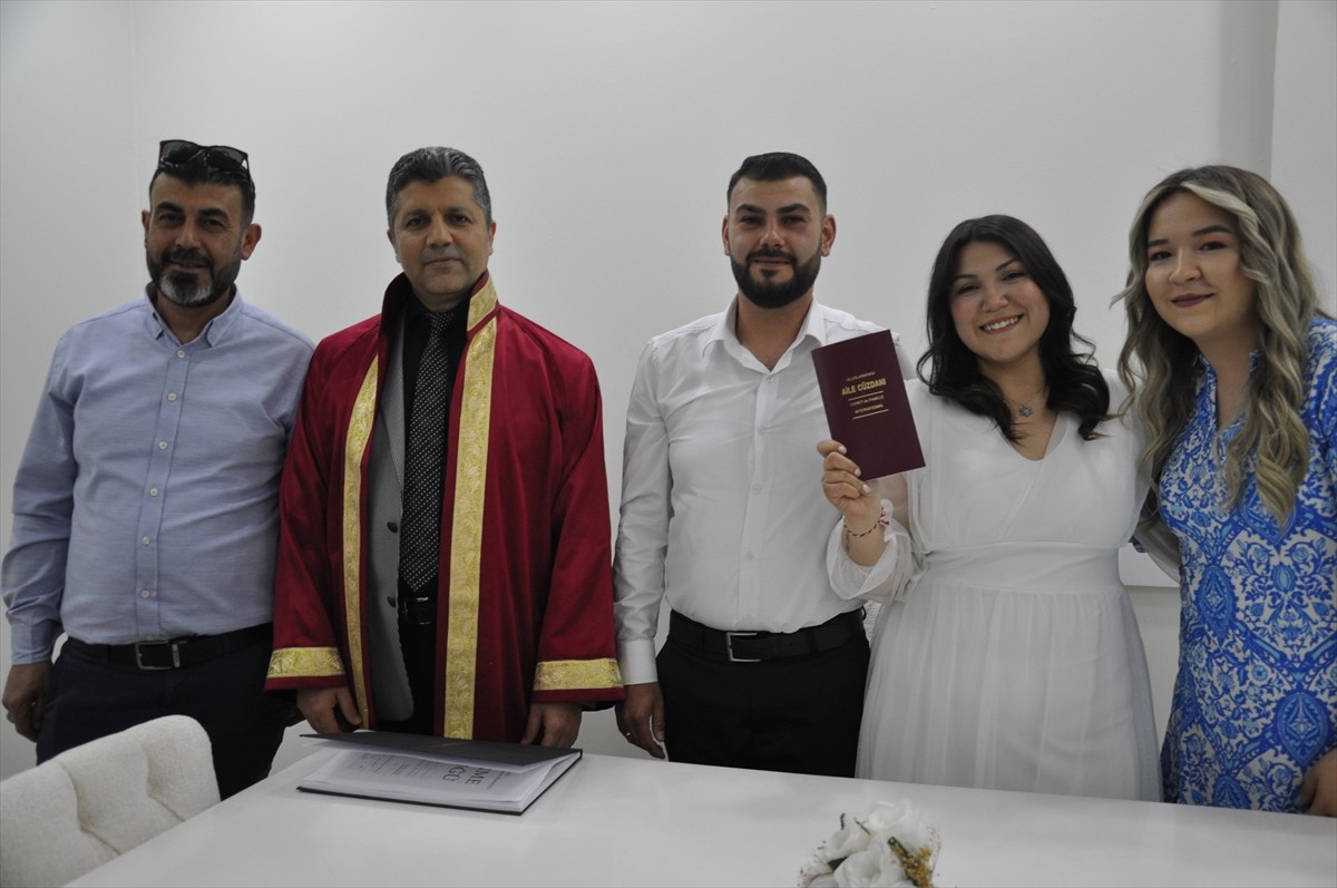 Eskişehir'de nikah törenlerini özel tarihe denk getirmek isteyen çiftler, "05.05.2025"te evliliğe...