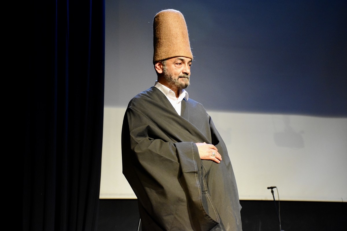 Eskişehir'de ortopedik engellilerden oluşan grup, Yunus Emre Kültür ve Sanat Haftası dolayısıyla...