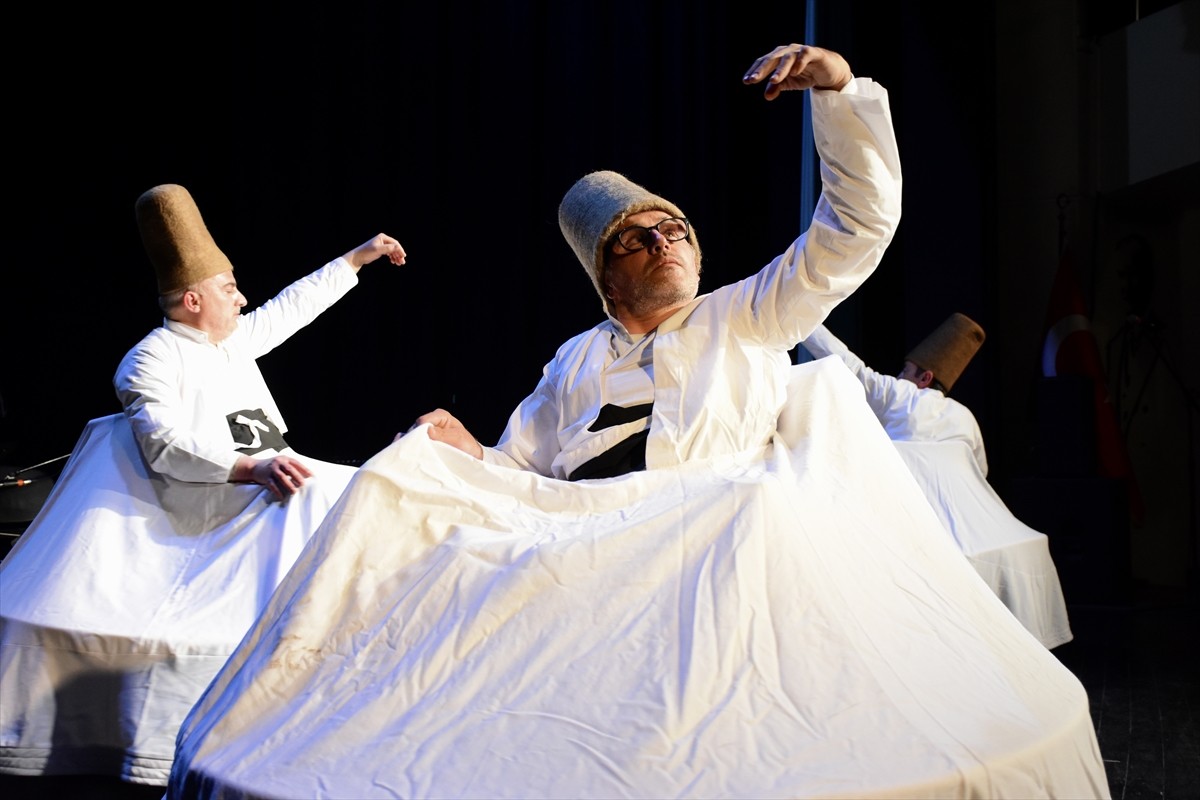 Eskişehir'de ortopedik engellilerden oluşan grup, Yunus Emre Kültür ve Sanat Haftası dolayısıyla...