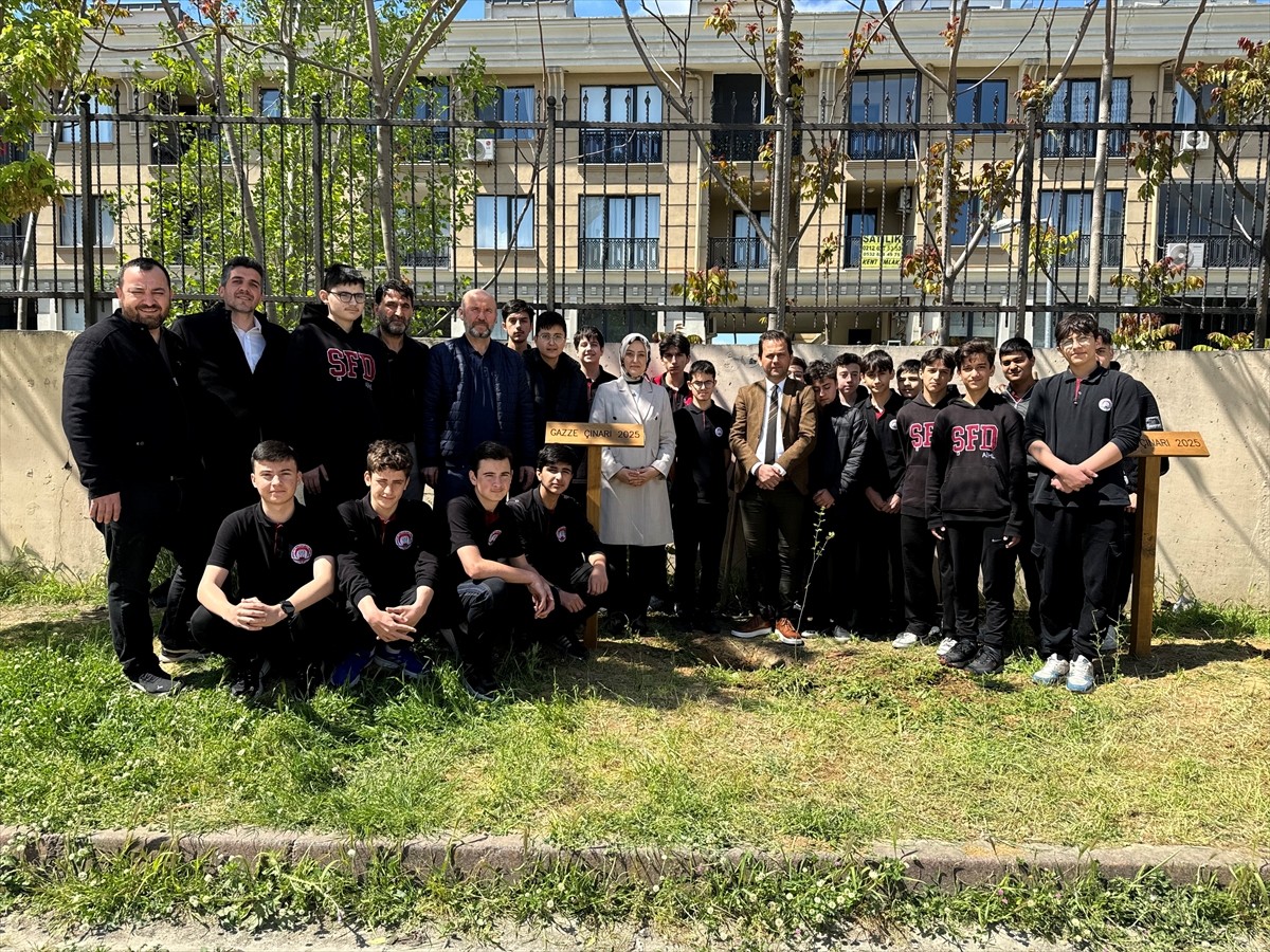 Eyüp Sultan Önder İmam Hatipliler Derneğince (ESÖNDER), "Gazze Çınarı" projesi kapsamında ilçedeki...