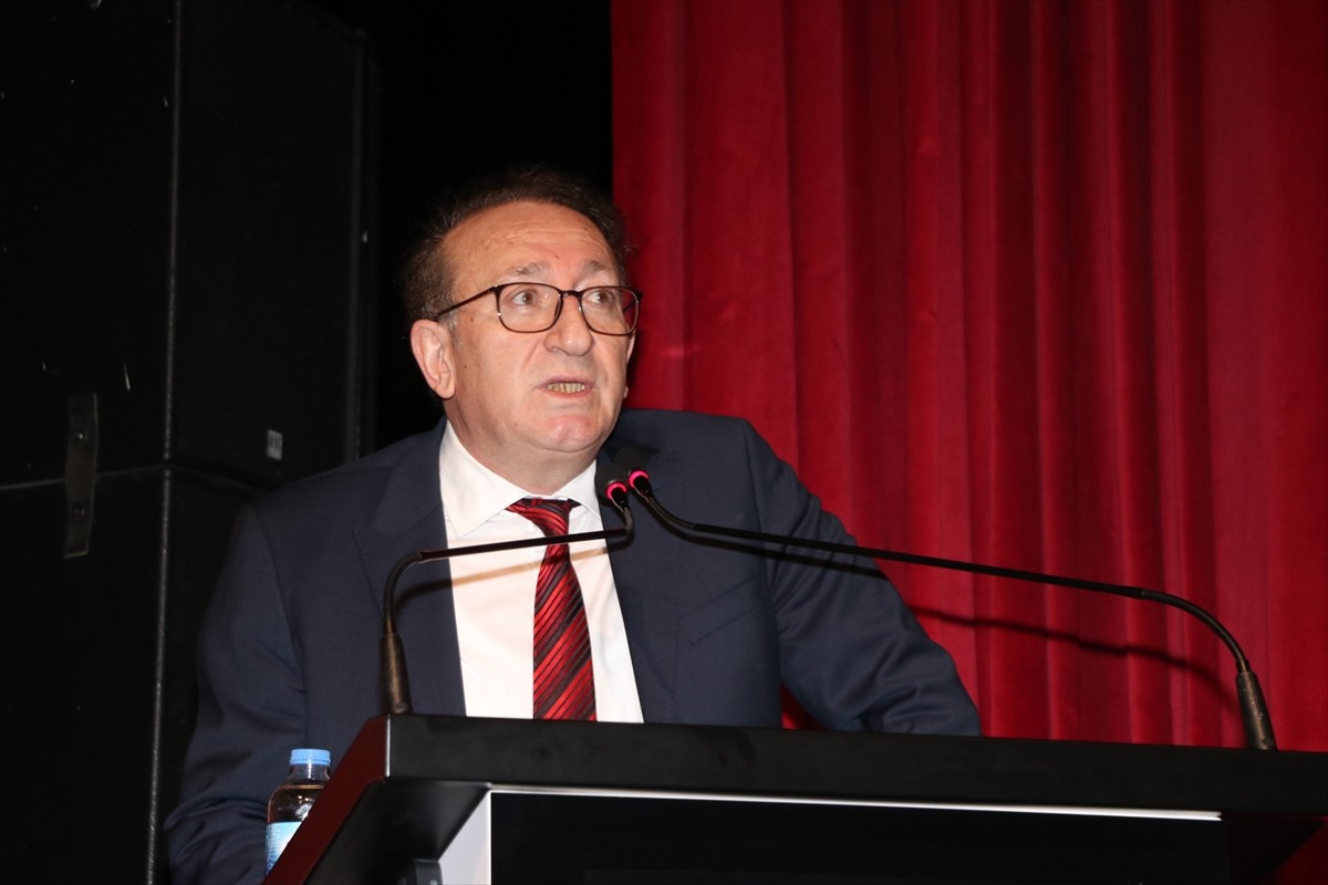 Gençlik ve Spor Bakanlığının desteği, Atatürk Üniversitesinin ev sahipliğinde düzenlenen "AI...