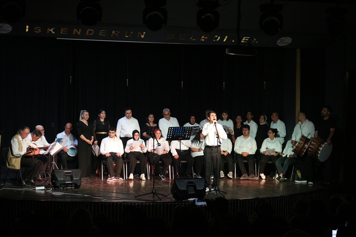 Hatay'ın İskenderun ilçesinde, Engelliler Haftası kapsamında engelliler korosu Türk Halk Müziği...