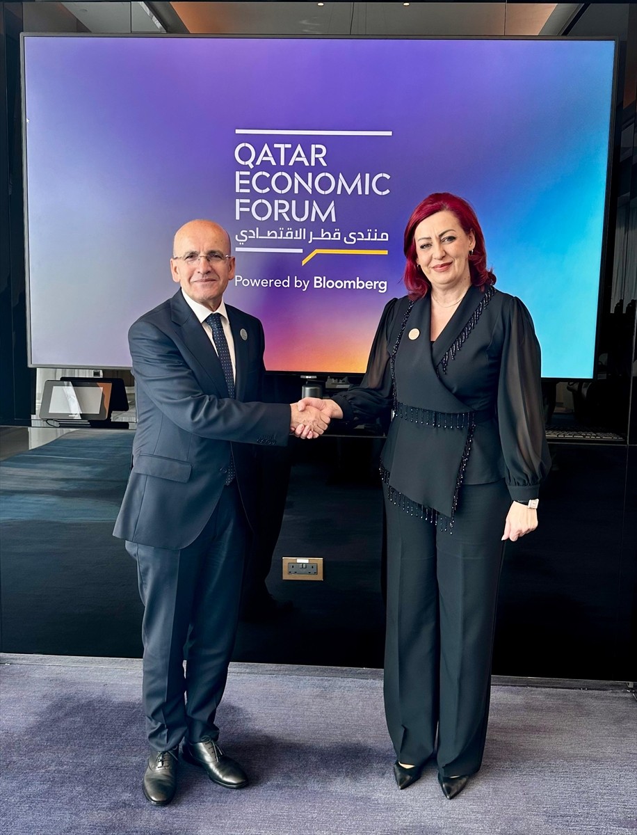 Hazine ve Maliye Bakanı Mehmet Şimşek, Katar Ekonomi Forumu kapsamında bulunduğu Doha'da, Katar...