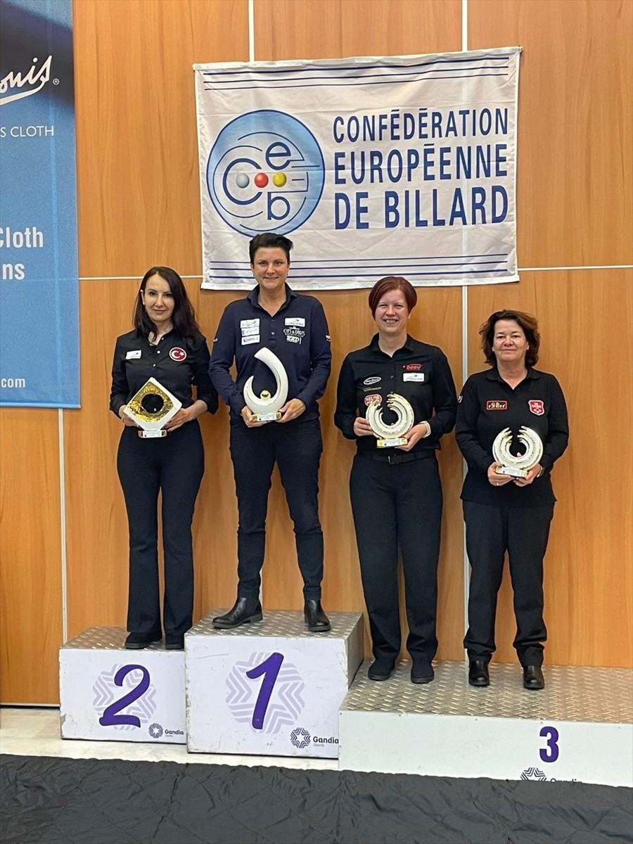 İspanya'da düzenlenen Kadınlar Avrupa Grand Prix'sinde milli bilardocu Gülşen Degener (solda)...