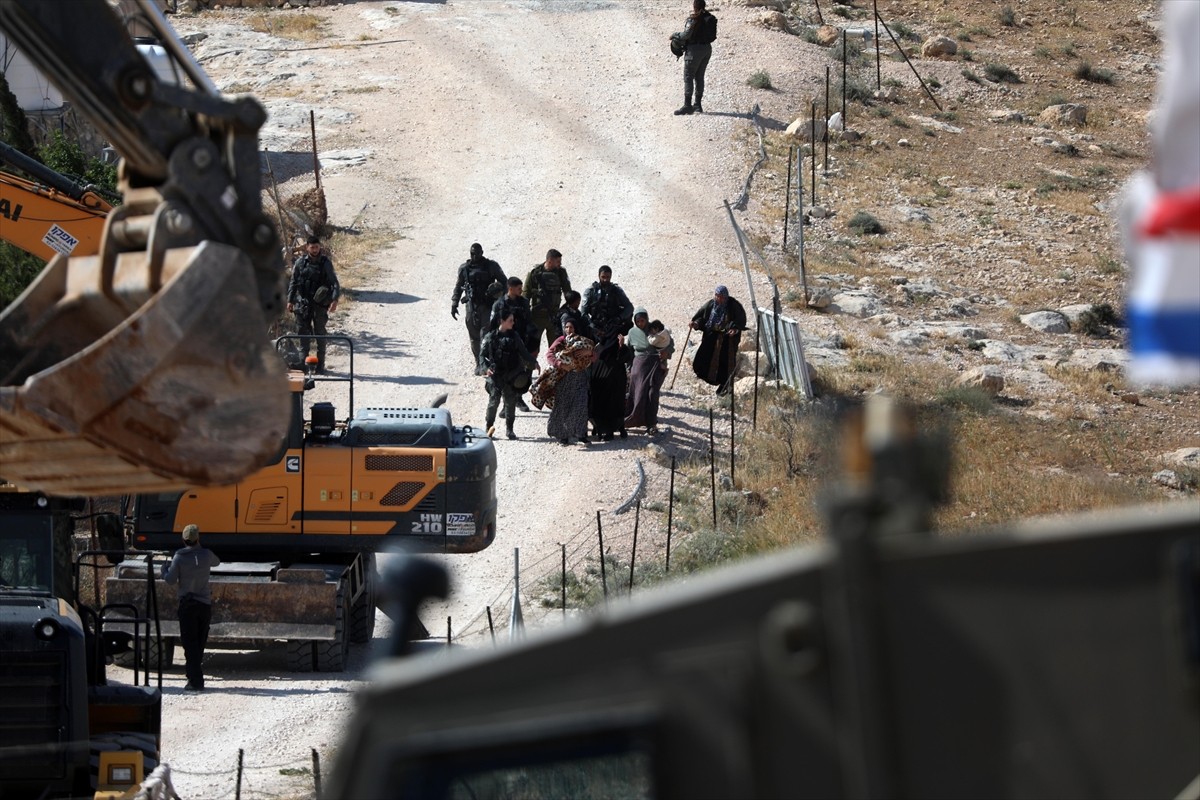 İsrail ordusu, işgal altındaki Batı Şeria'da Filistinlilere ait çok sayıda yapıyı "ruhsatsız"...