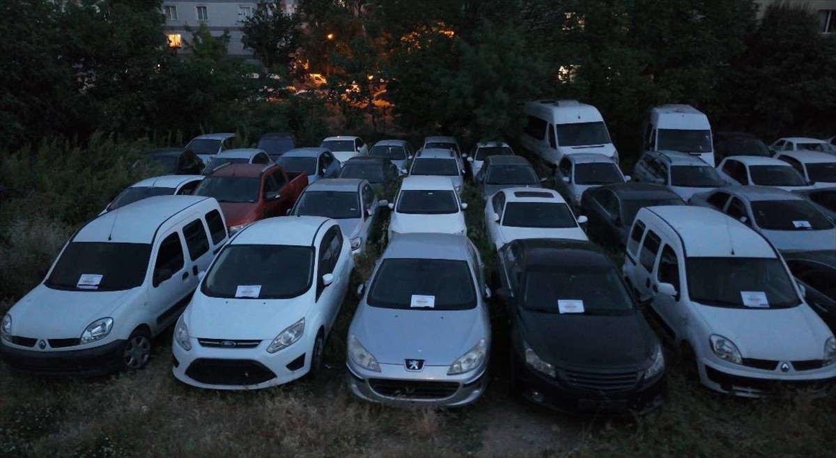 İstanbul'da düzenlenen "change" araç operasyonunda 9 şüpheli gözaltına alındı, zanlıların eksperde...