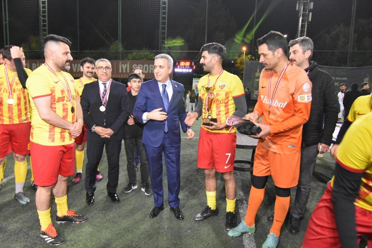 İstanbul Anadolu Adliyesinin düzenlediği 12. Geleneksel Futbol Turnuvası'nın final programı Kartal...