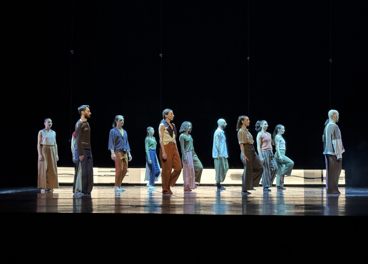 İstanbul Devlet Opera ve Balesi (İDOB) Modern Dans Topluluğu tarafından sahnelenen "Deliriyum"un...