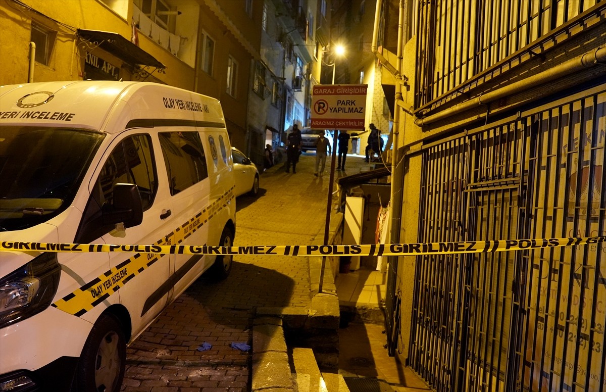 İstanbul Şişli’de sokak ortasında rastgele ateş etikten sonra polisle çatışmaya giren şahıs ikna...