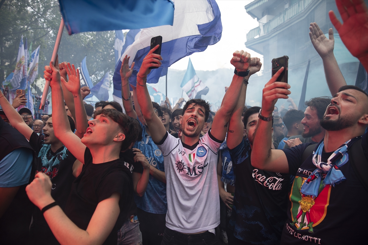 İtalya 1. Futbol Ligi'nin (Serie A) 38. ve son hafta maçında Cagliari'yi 2-0 yenen Napoli...