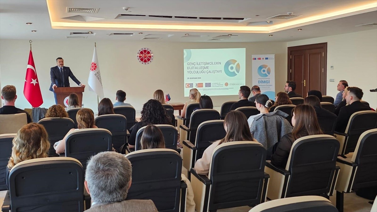 İzmir ve Manisa'da öğrenim gören iletişim fakültesi öğrencilerine yönelik "Dijital Medyanın...