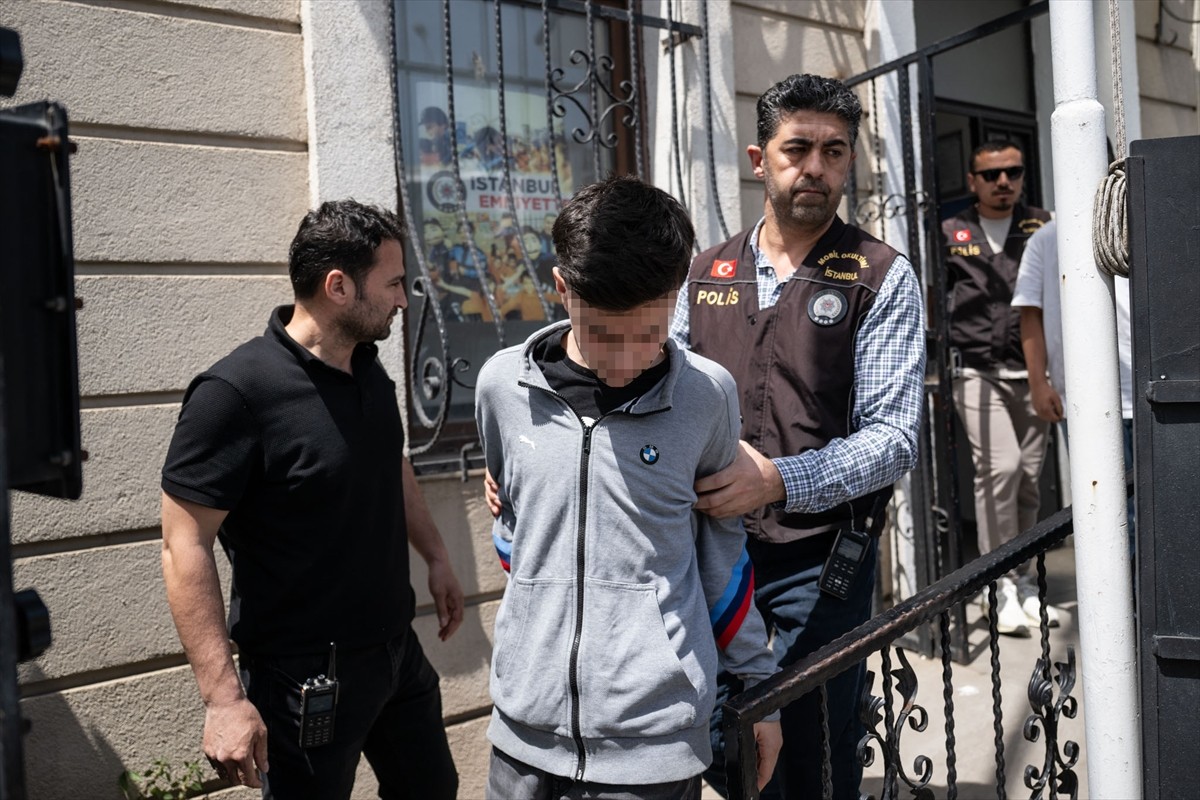 Kadıköy'de 15 yaşındaki Mattia Ahmet Minguzzi'nin bıçaklanarak öldürülmesine ilişkin soruşturma...