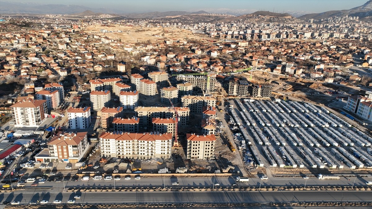 Kahramanmaraş merkezli 6 Şubat 2023'te meydana gelen depremlerden etkilenen Malatya'da yaklaşık 27...