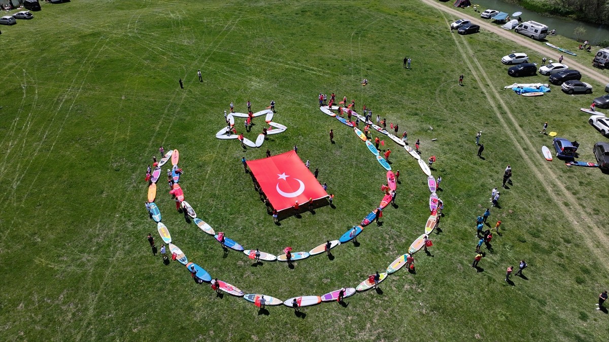 Kayseri'de, 19 Mayıs Atatürk'ü Anma, Gençlik ve Spor Bayramı dolayısıyla bir araya gelen...