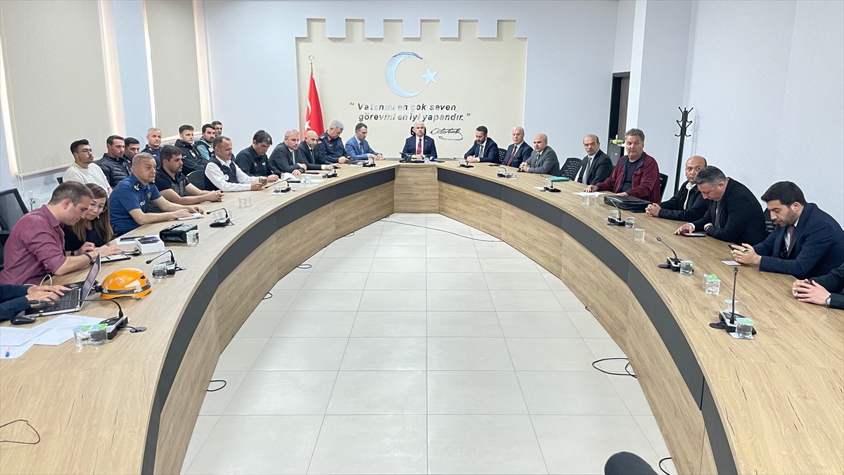 Konya'nın Kulu ilçesinde saat 15.46'da 5,2 büyüklüğünde deprem meydana geldi. Konya Valisi İbrahim...