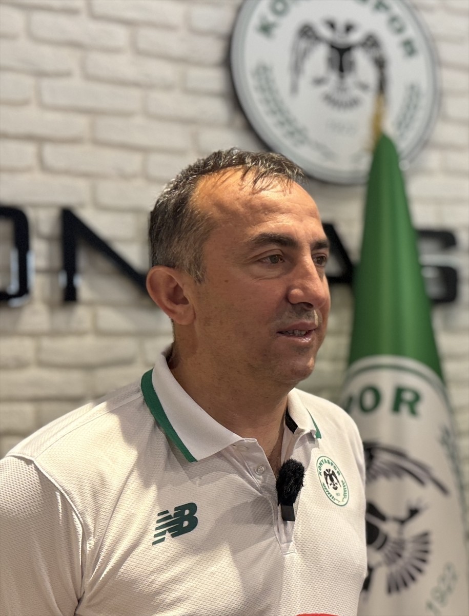 Konyaspor Teknik Direktörü Recep Uçar, Kayacık Tesisleri'nde basın mensuplarıyla bir araya...