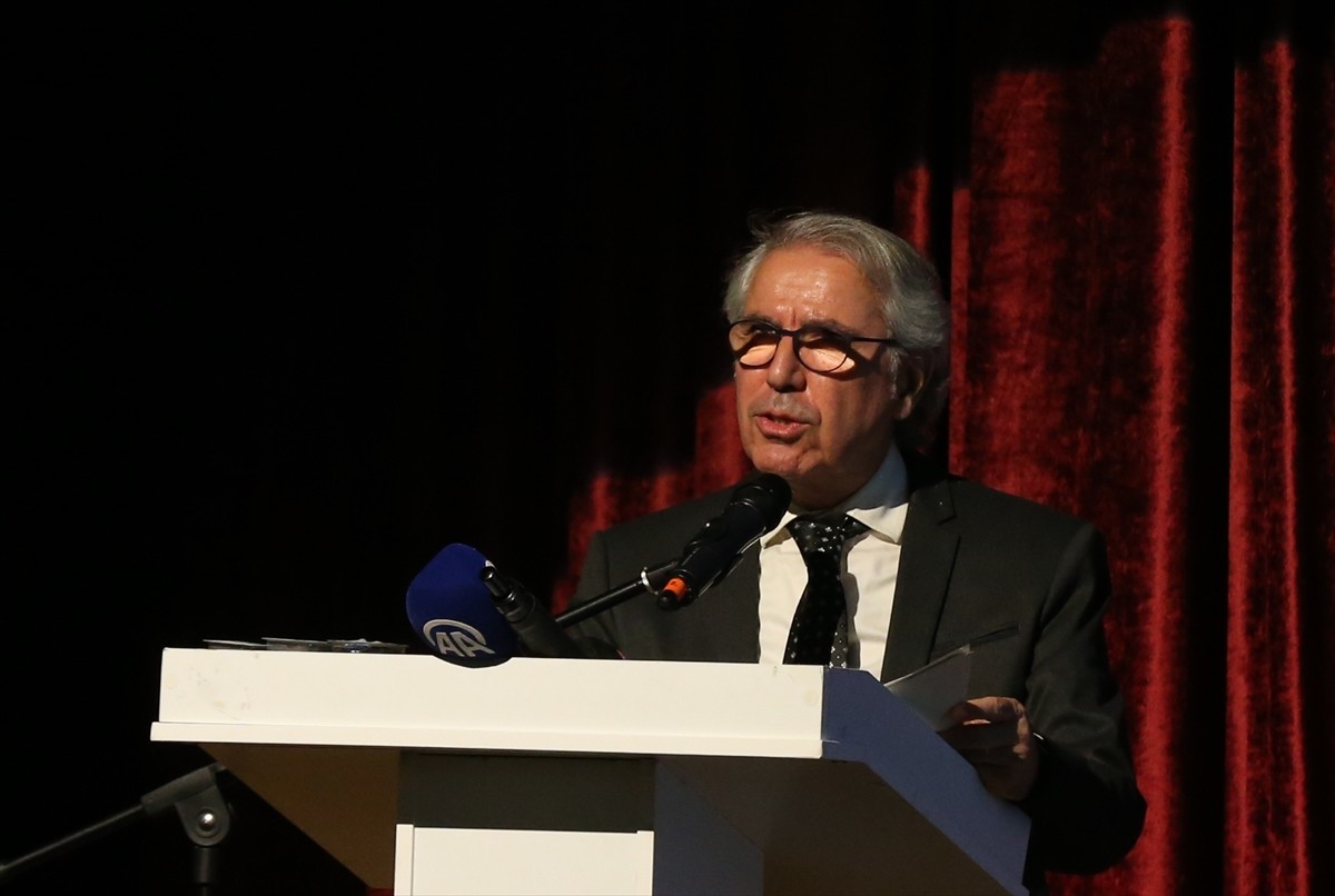 Kültür ve Turizm Bakanlığının himayesinde Çanakkale Belediyesi Konferans Salonu'nda yapılan...