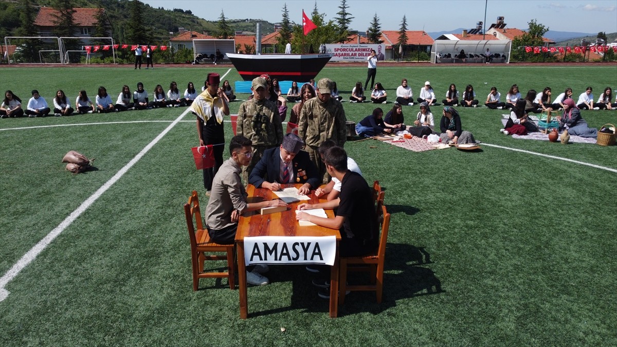 Manisa’nın Demirci ilçesinde, 19 Mayıs Atatürk'ü Anma, Gençlik ve Spor Bayramı törenlerle...