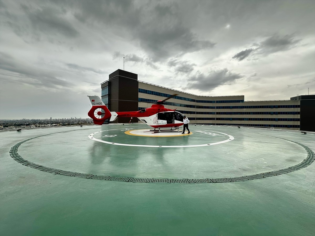 Mersin'de 2 yaşındaki bebek tedavisi için ambulans helikopterle Ankara'ya sevk edildi.