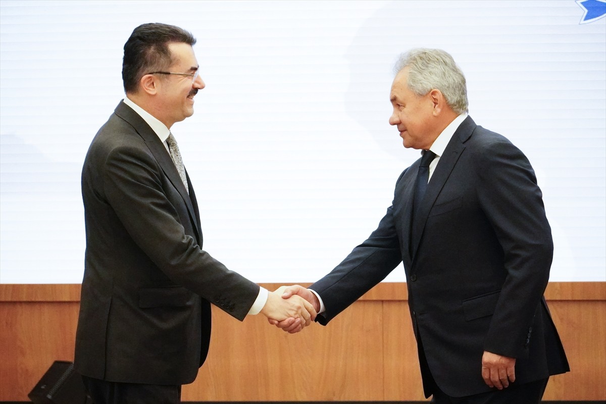 Milli Güvenlik Kurulu (MGK) Genel Sekreteri Okay Memiş (solda) ile Rusya Güvenlik Konseyi Genel...