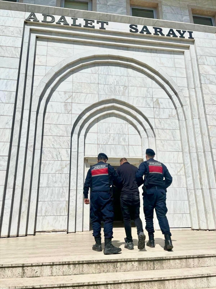 Muğla'nın Milas ilçesinde, 13 yıl 11 ay 15 gün kesinleşmiş hapis cezası bulunan firari hükümlü...