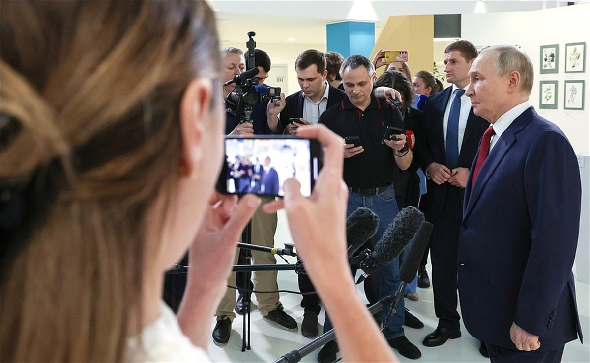 Rusya Devlet Başkanı Vladimir Putin, ABD Başkanı Donald Trump'la yapıcı bir telefon görüşmesi...